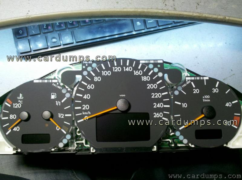 Mercedes W210 dash 93c86 A 210 540 28 11 Q04